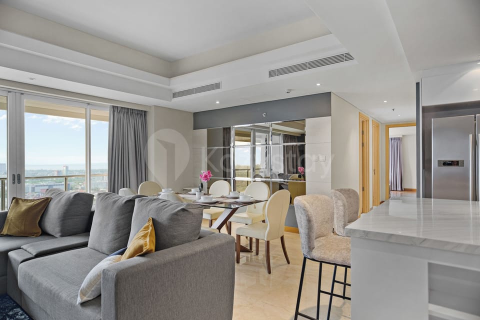 Apartment, 3 Bedrooms, City View | Living area | 55-inch Smart TV with cable channels, Netflix, streaming services
