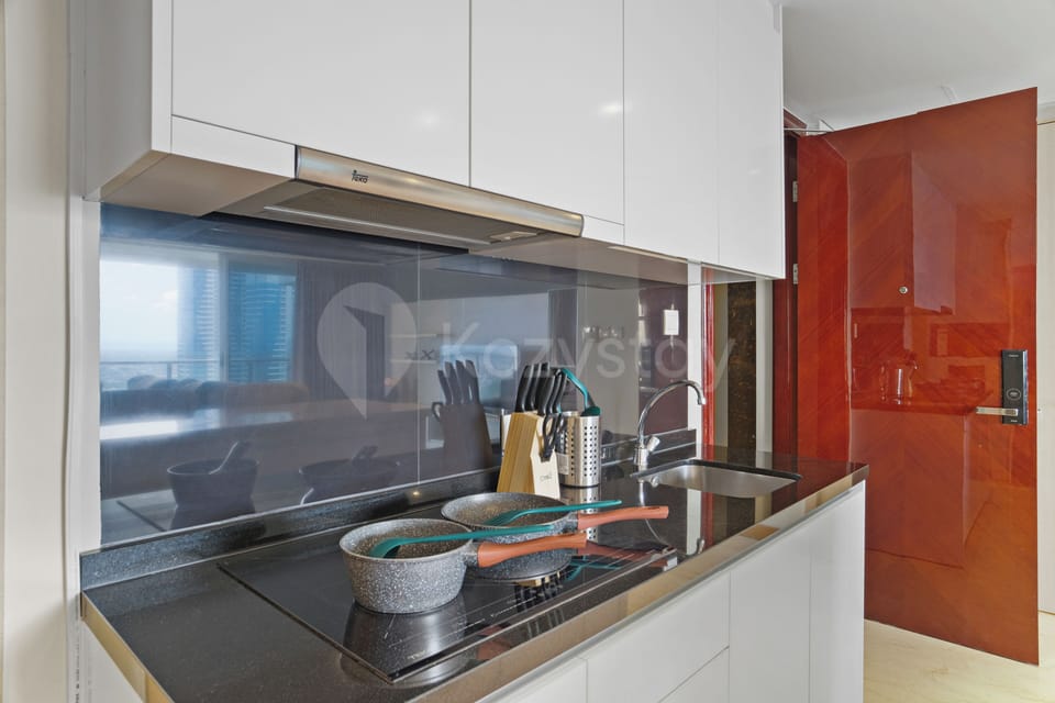 Apartment, 3 Bedrooms, City View | Private kitchen | Full-size fridge, microwave, oven, stovetop