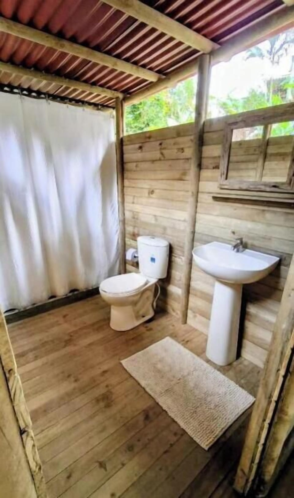 Deluxe Double Room, Balcony | Bathroom