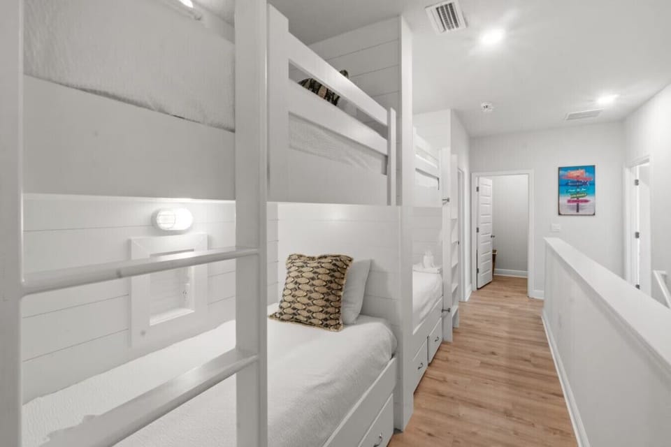 2 twin/twin bunk beds