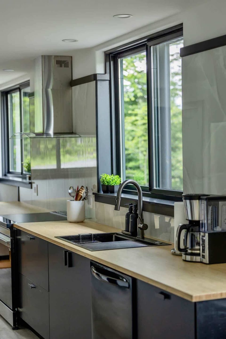 Kitchen: Prepare your meals with ease with our complete kitchen.
