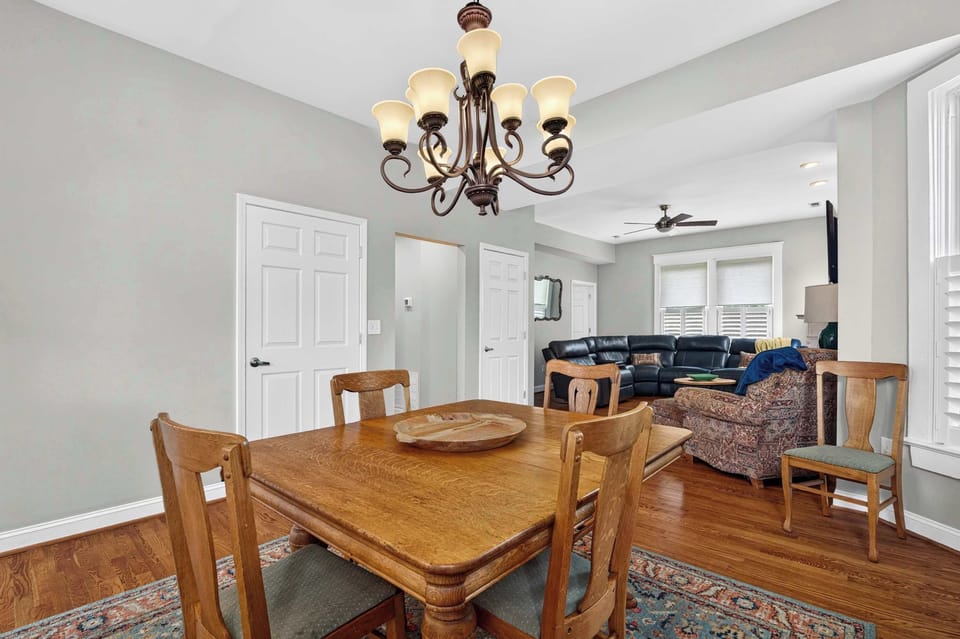 Dining Area: This comfortable dining space offers an inviting setting for breakfast, casual dinners, game nights, or planning the day’s activities together.