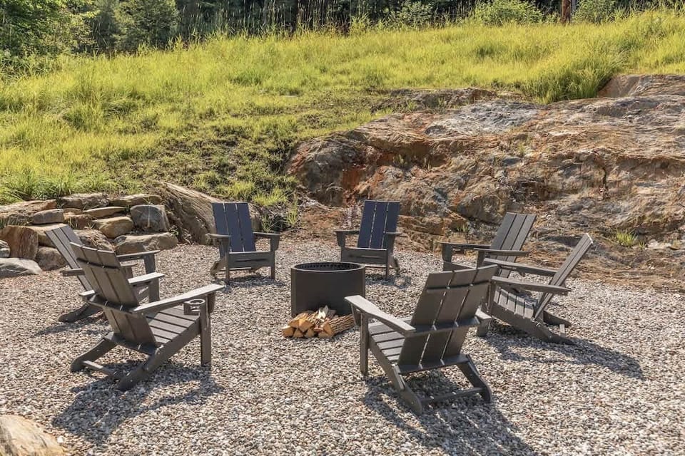 
Backyard: Relax by the fire-pit at night and gaze on the stars.