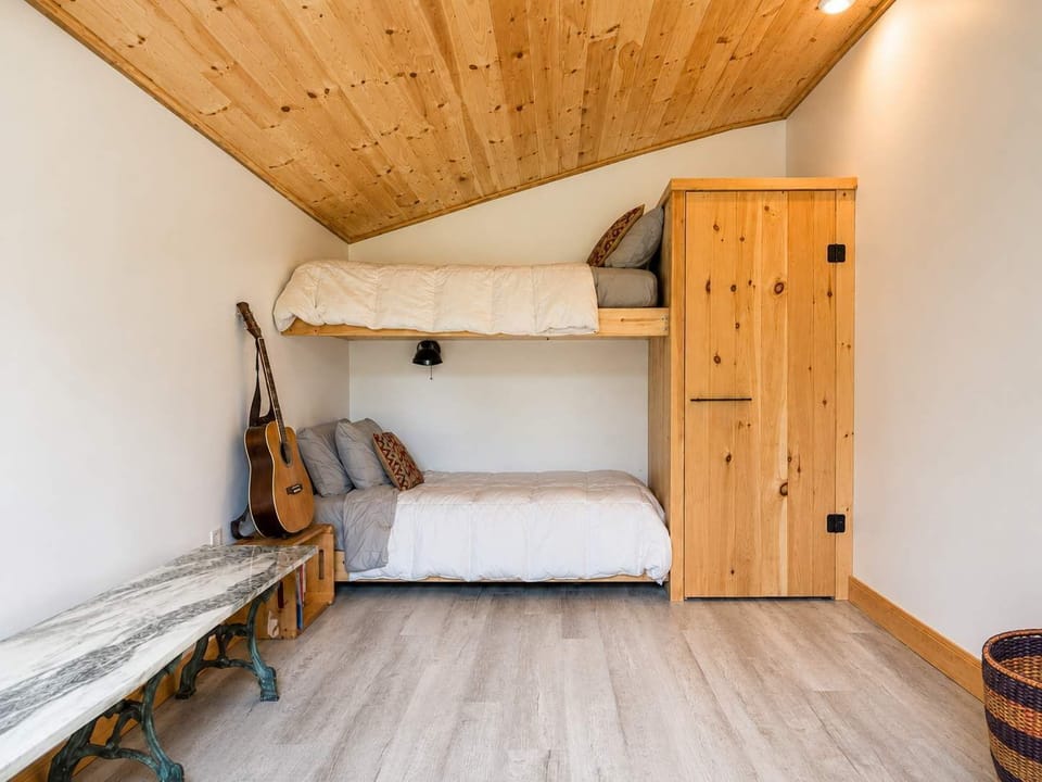 Bedroom 2: This inviting bedroom features a comfortable bunk bed, creating a convenient and space-saving retreat for kids, friends, or extra guests.