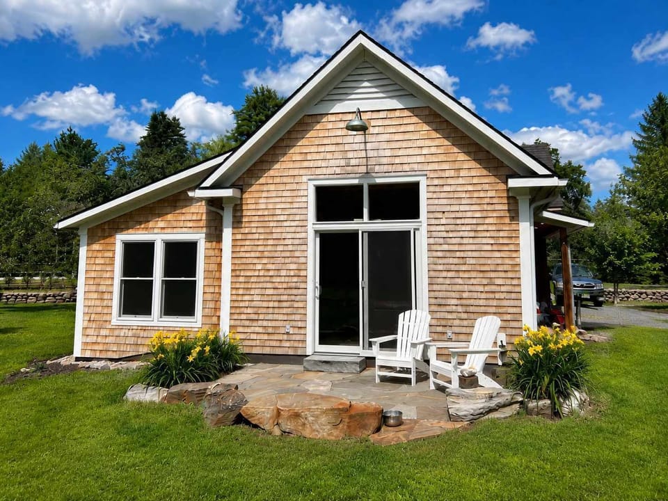 Exterior: Welcome to this cozy and inviting home, offering a charming exterior and a comfortable setting where guests can relax and feel at home from the moment they arrive.