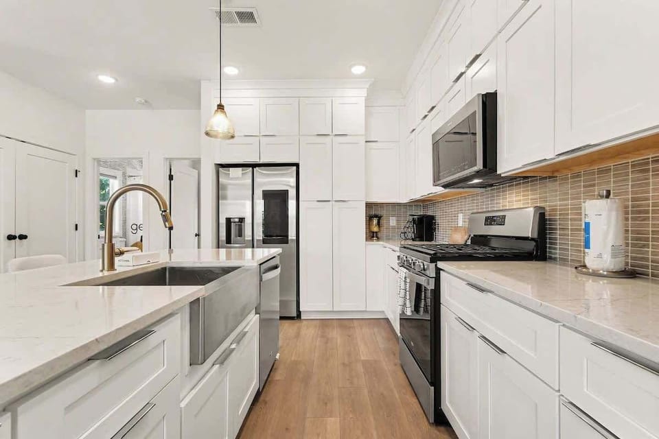 Kitchen: A fully equipped kitchen with modern appliances, ample counter space, and everything you need to prepare meals during your stay.