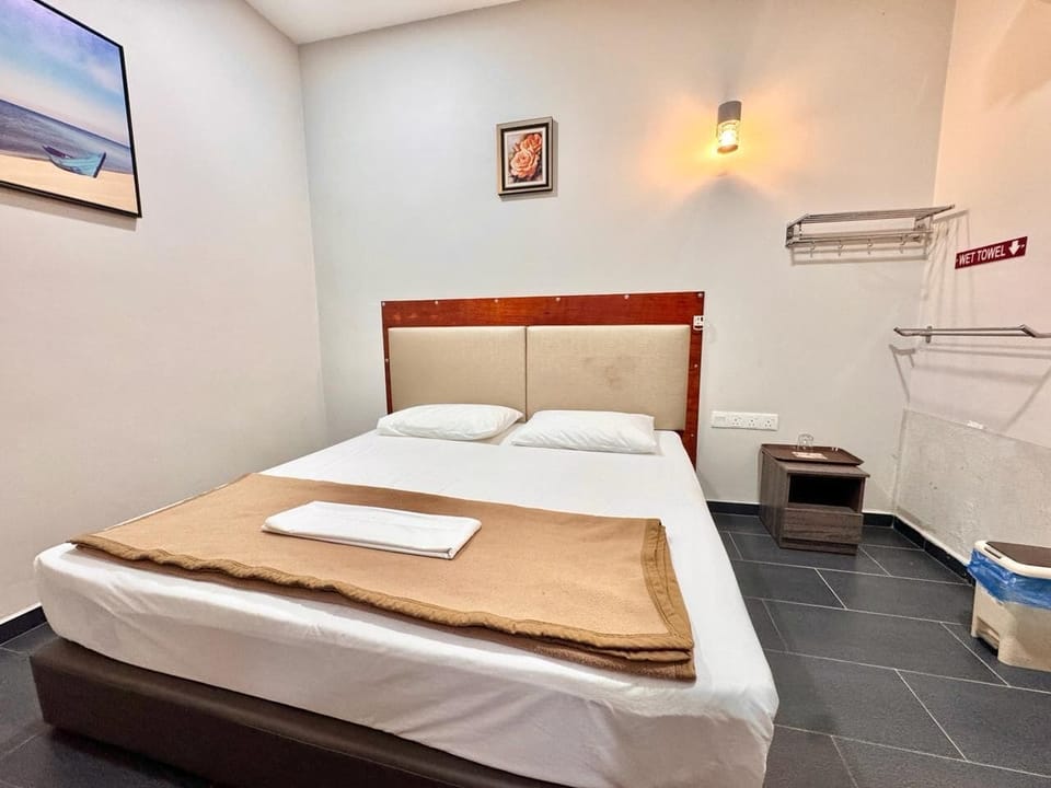 Standard Double Room, 1 Queen Bed | WiFi (free)