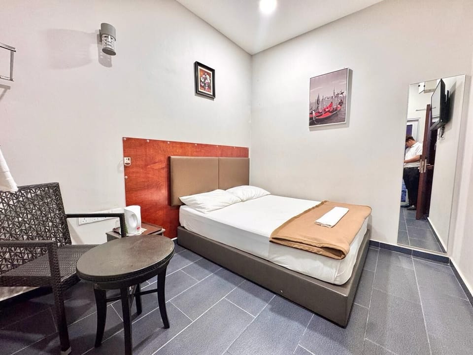 Standard Double Room, 1 Queen Bed | WiFi (free)