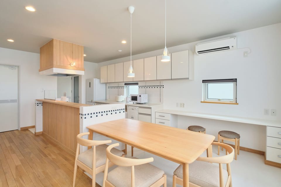 House | In-room dining