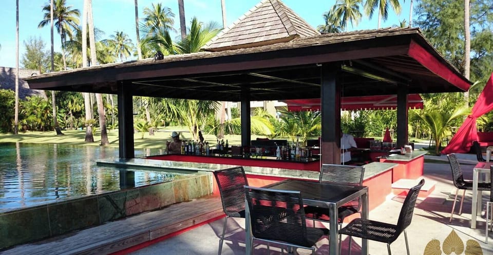 Studio, 1 Bedroom, Balcony, Ocean View | Bar (on property)