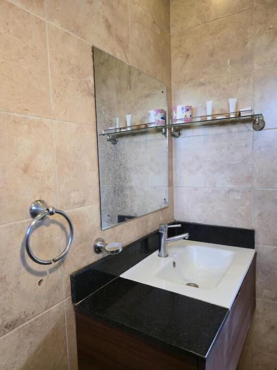 Deluxe Single Room | Bathroom | Shower, slippers, towels, soap