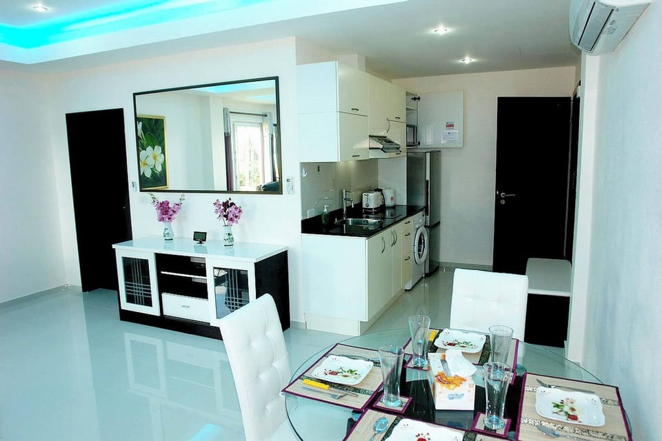 Condo, 1 Bedroom, Smoking, Balcony | Dining room