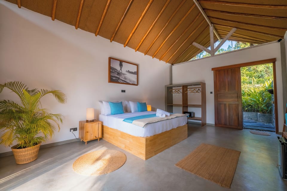 Deluxe Poolside Cabana Shared with Kima Surf Guiding Package | WiFi (free)