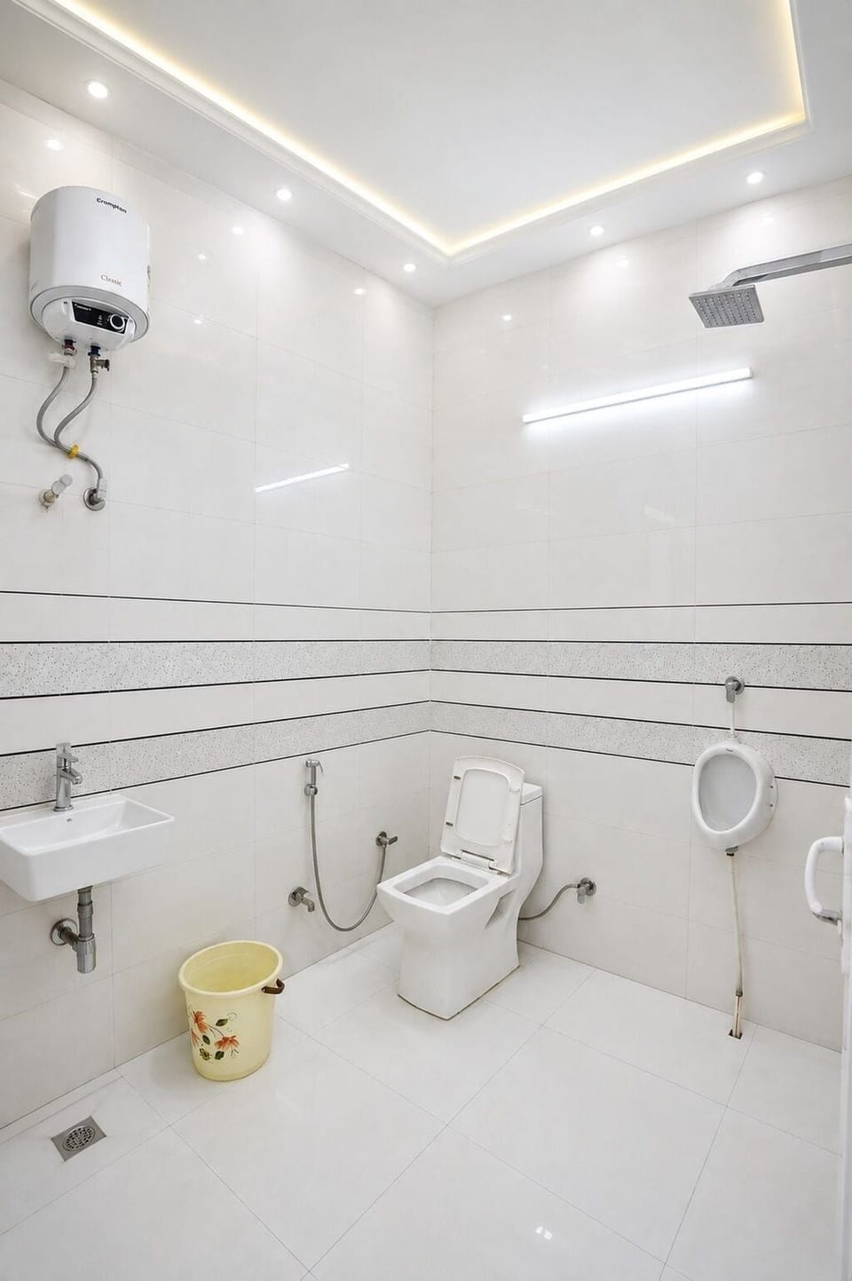 Luxury Double Room | Bathroom | Shower, towels, soap, shampoo