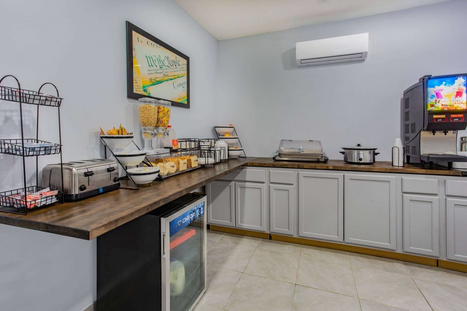 Free daily continental breakfast