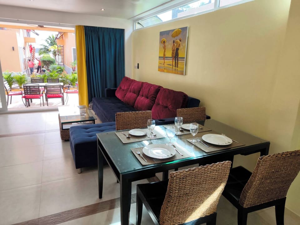 Villa, 4 Bedrooms, Smoking, Balcony | Dining room