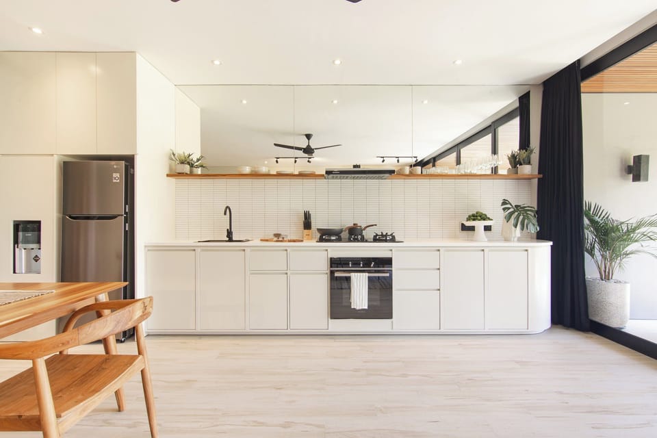 Full-size fridge, oven