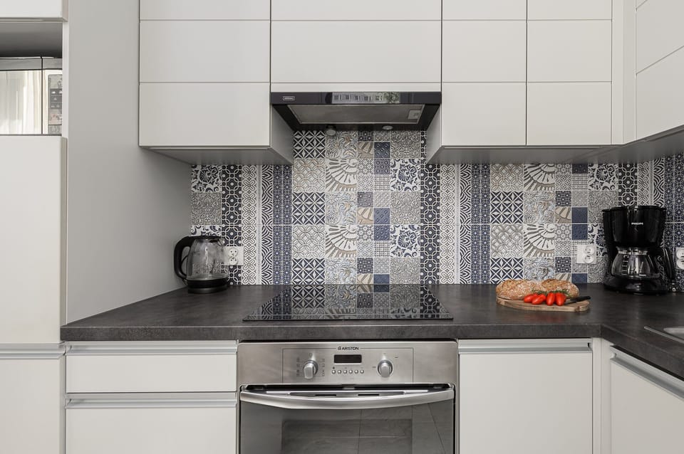 Classic Apartment, Balcony, City View | Private kitchen | Electric kettle, griddle, eco-friendly cleaning products, spices