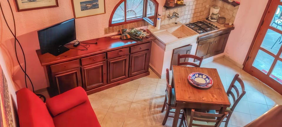 House, Patio, Garden View | Private kitchen