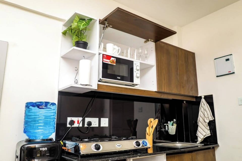 Deluxe Studio, City View | Private kitchen