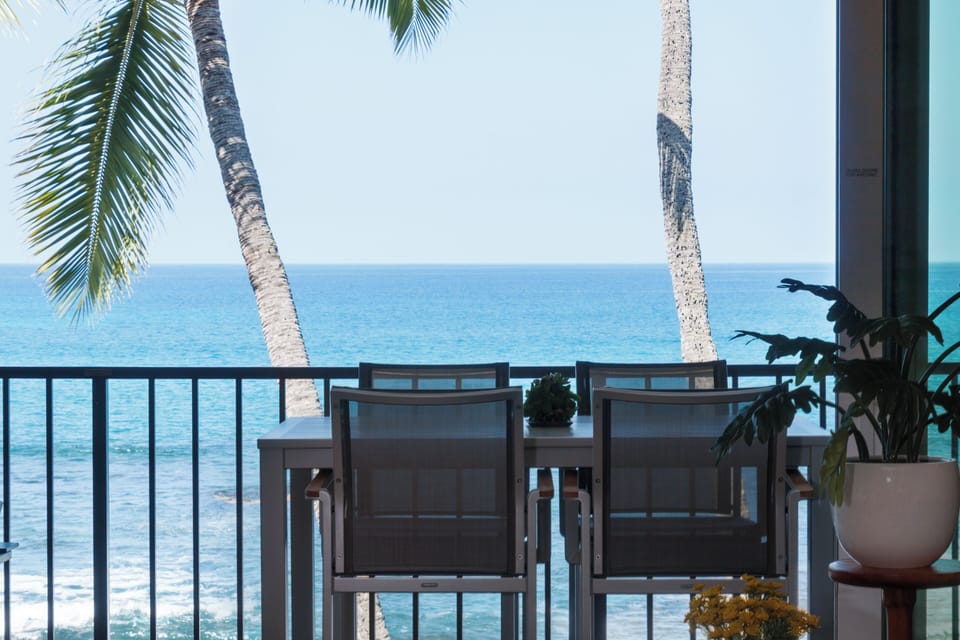 Tall Lanai Dining provides unobstructed view while eating