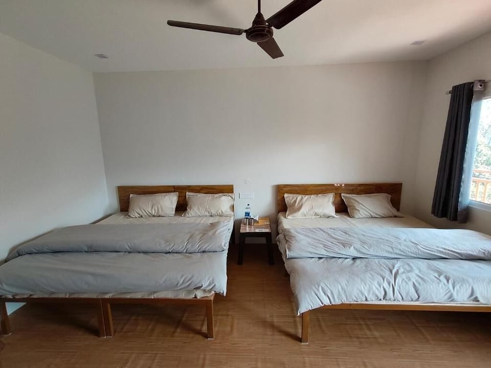 Quadruple Room | Desk, WiFi (free)