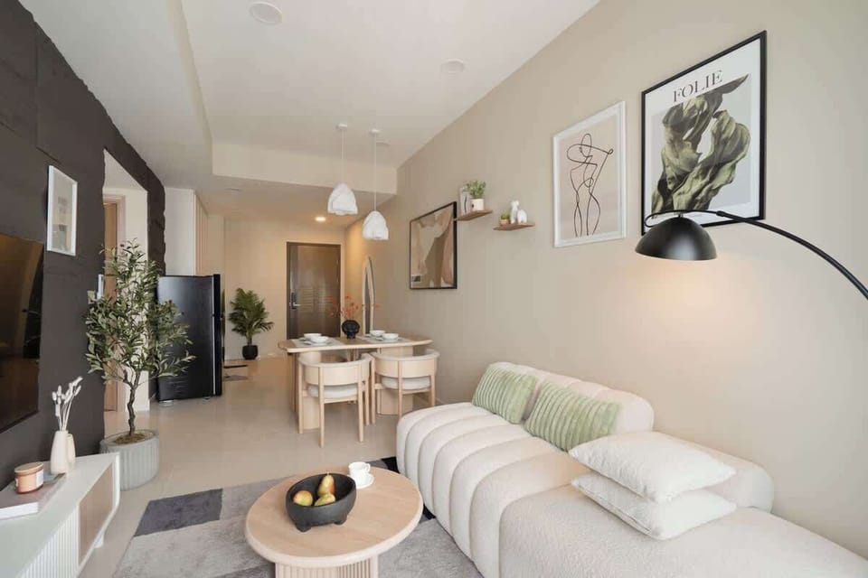 Minimalistic Design, equipped with a comfortable sofa that fits 3, ideal for a small group of friends and to gather around and watch on a 55inch 4k smart tv. 