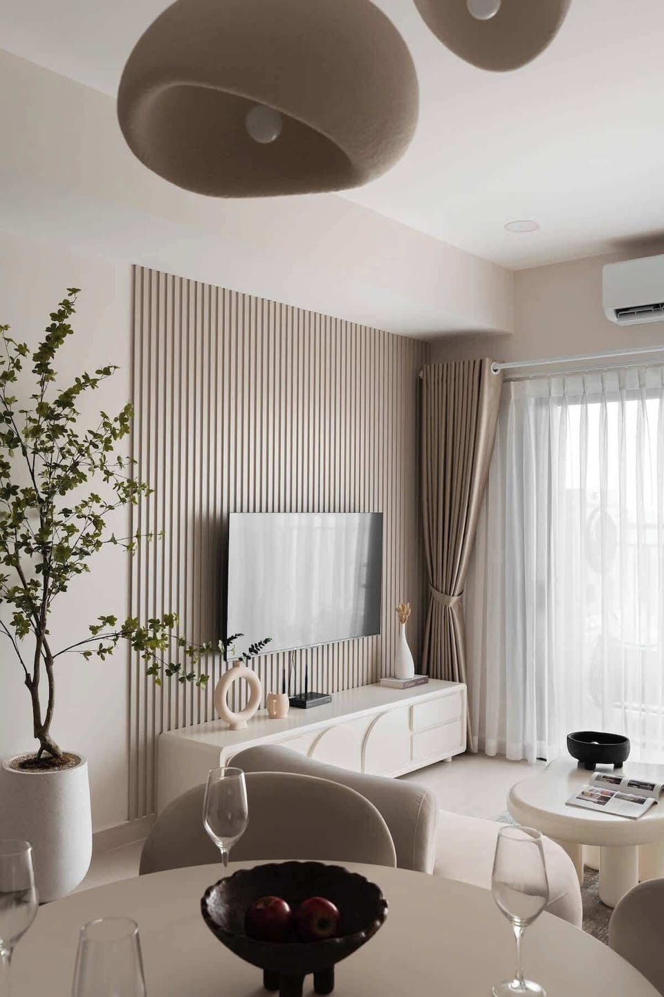 Spacious & Minimalistic Design, equipped with a comfortable sofa that fits 3, with a single seater sofa, ideal for families and friends to gather around and watch on a 55inch 4k smart tv. 
