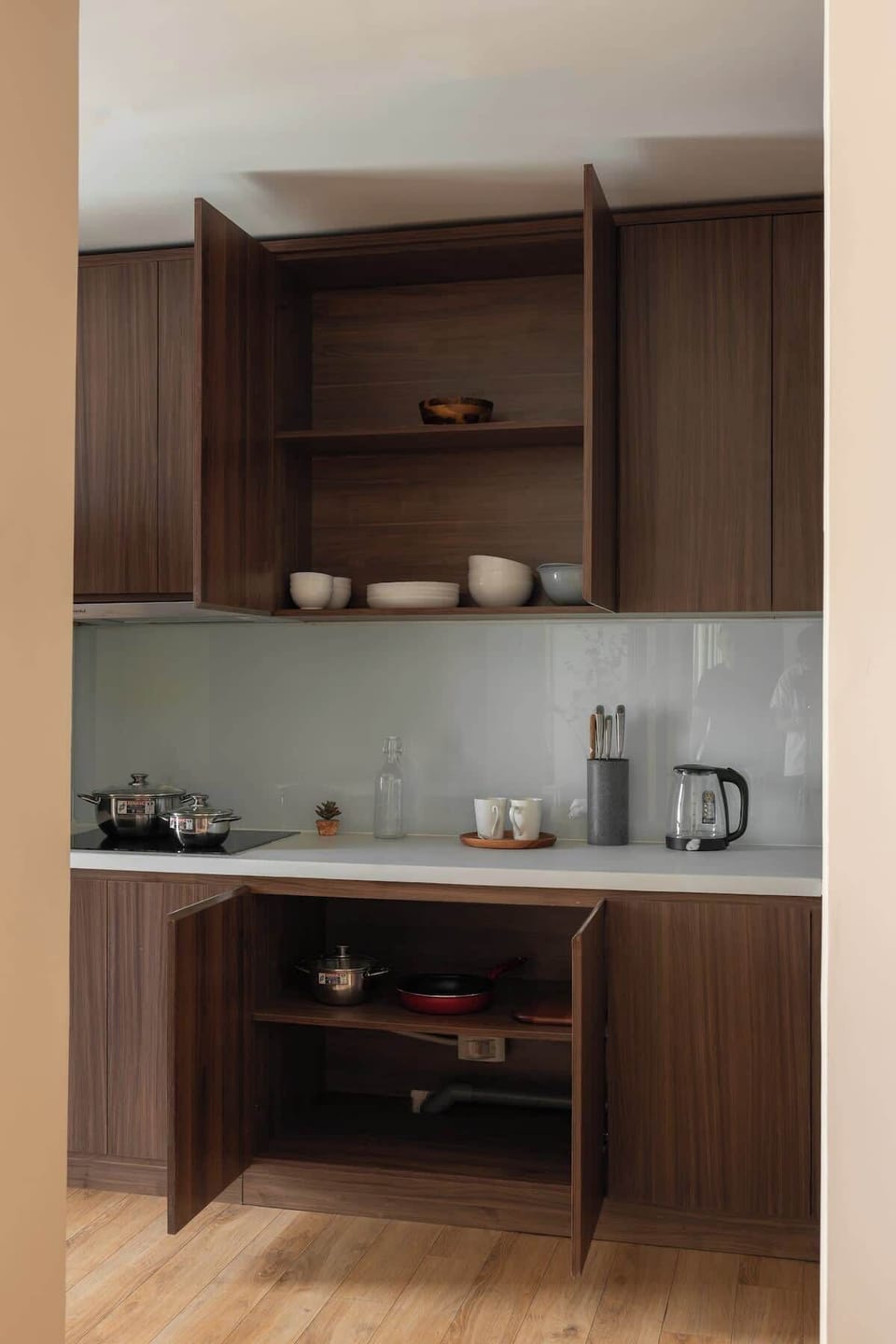 Fully stocked kitchen, equipped with everything you need to cook and enjoy meals.