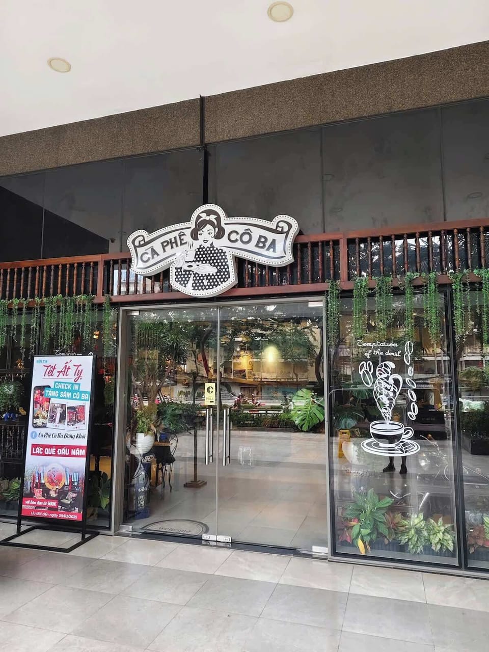Cà Phê Cô Ba offers a cozy vintage ambiance with lush greenery, traditional decor, and great choices of Vietnamese delicacies. A perfect spot to enjoy authentic coffee and local flavors just steps from your stay.
