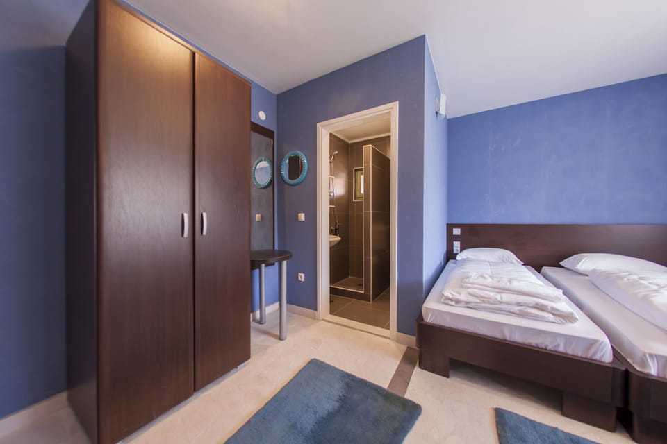 Double or Twin Room | In-room safe, desk, soundproofing, iron/ironing board
