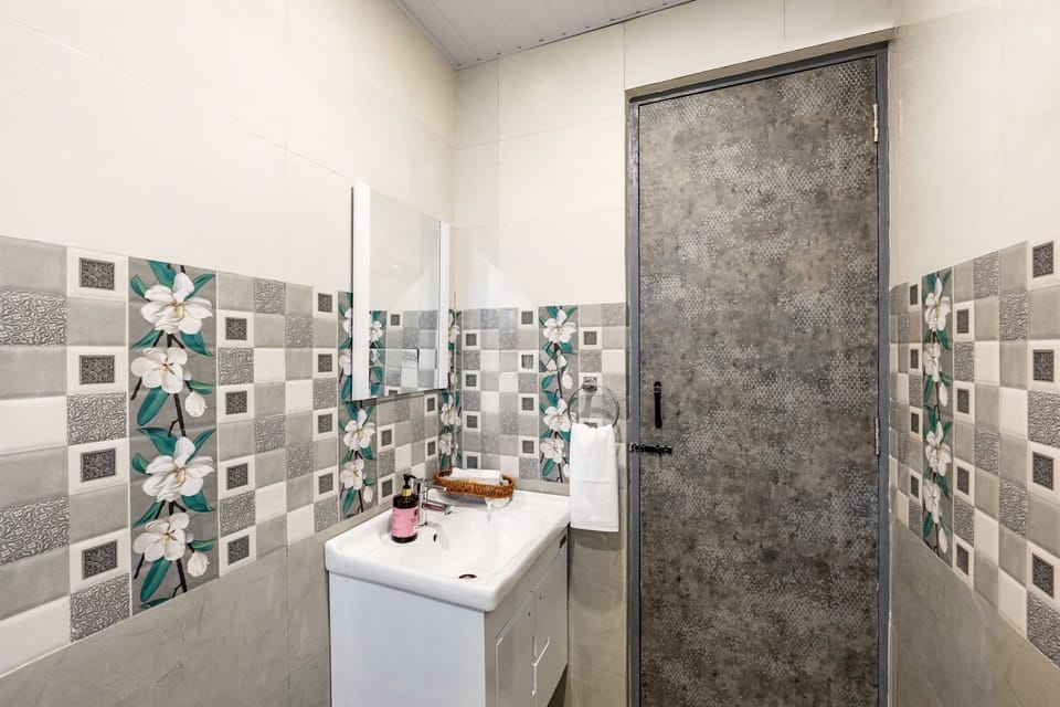 Smart 2bhk at Lakecity Apartments by Viraalay Apartment in Udaipur