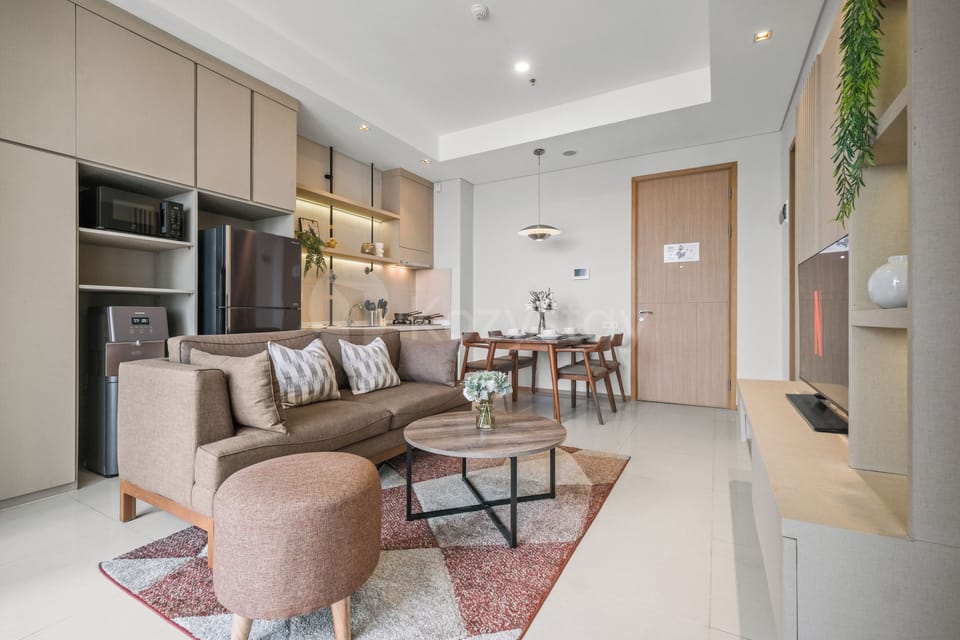 Apartment, 2 Bedrooms, City View | Living area | 43-inch Smart TV with cable channels, Netflix, streaming services