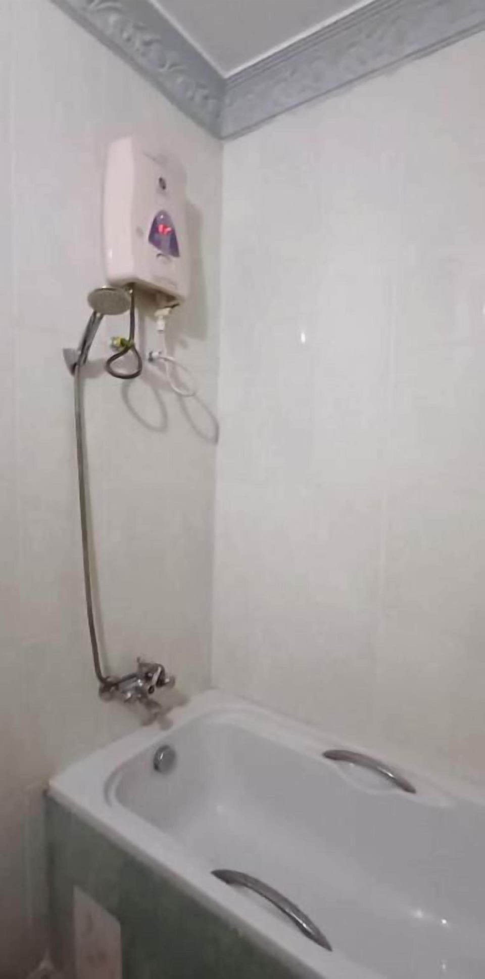 Standard Triple Room, City View | Bathroom