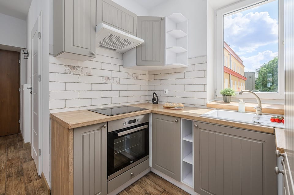 Basic Apartment, 3 Bedrooms, Courtyard View | Private kitchen | Espresso maker, electric kettle, highchair, griddle