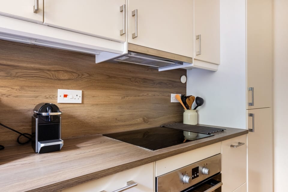 City Apartment, 2 Bedrooms, Non Smoking | Private kitchen | Coffee/tea maker, electric kettle, highchair, paper towels