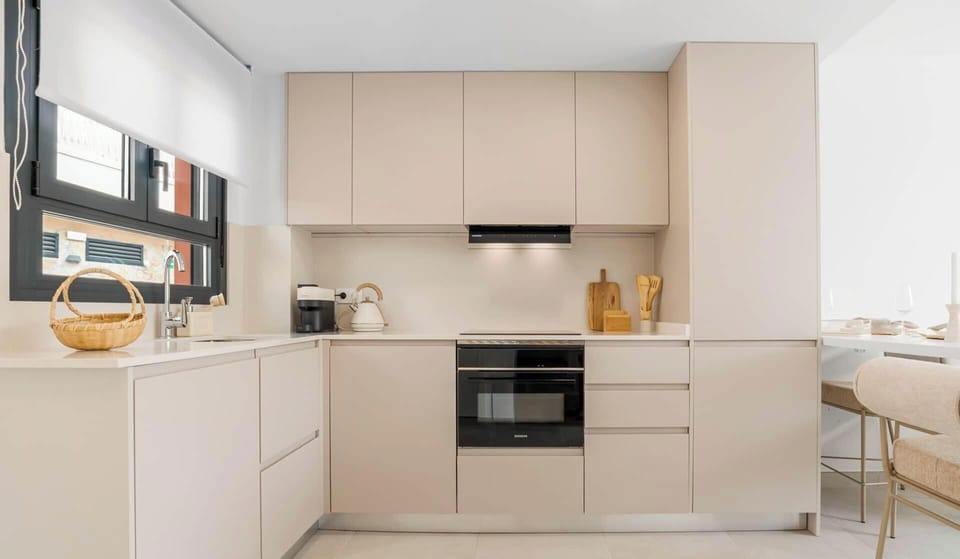 Fully equipped kitchen.