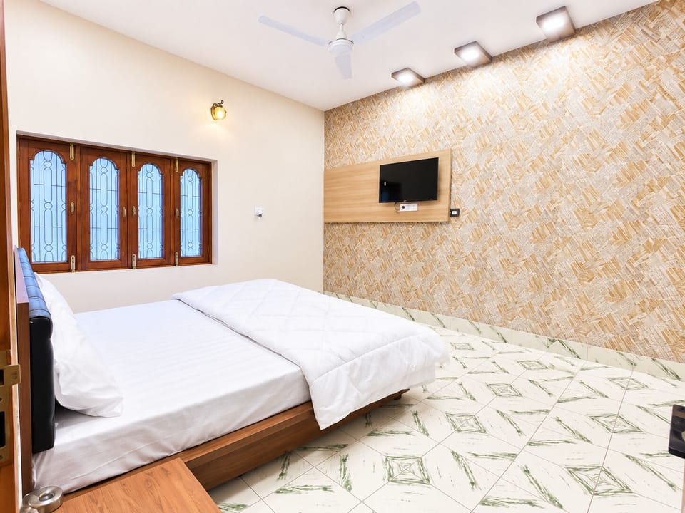 Premium bedding, desk, laptop workspace, soundproofing