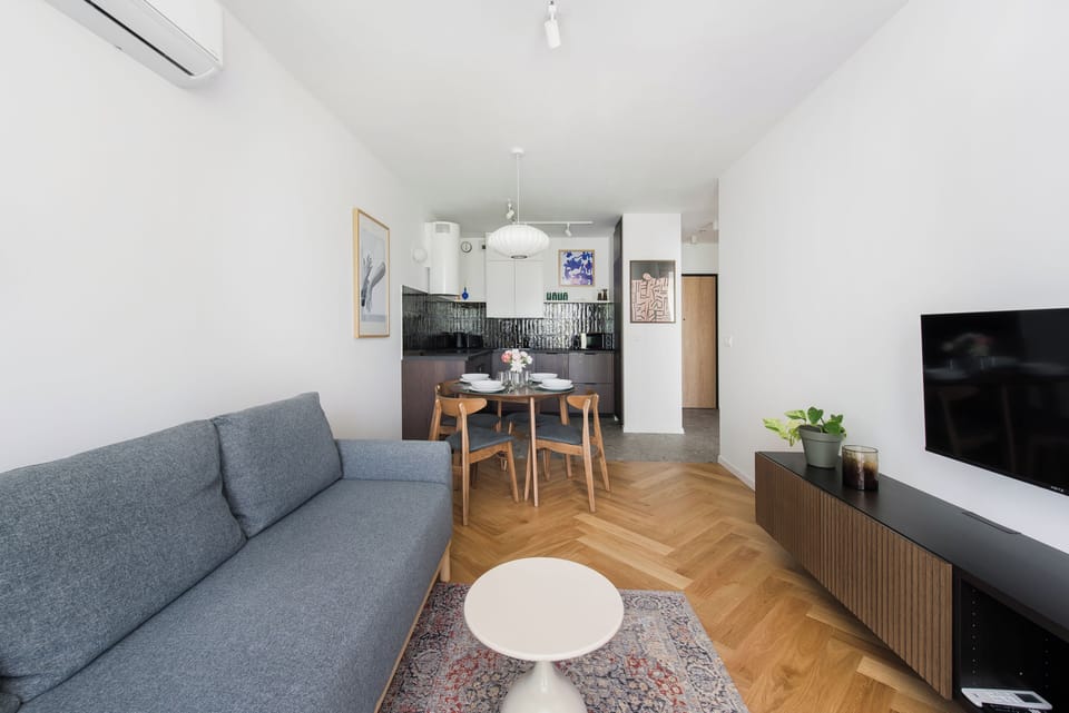 Apartment (18) | Living area | 30-inch flat-screen TV with digital channels