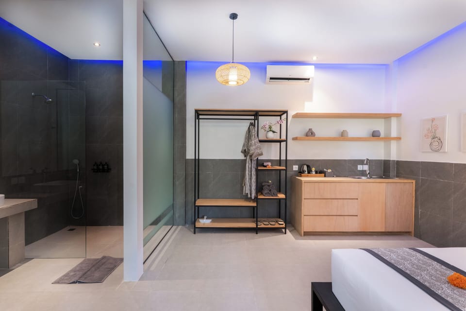 Deluxe Studio | Blackout drapes, iron/ironing board (on request), WiFi (free)