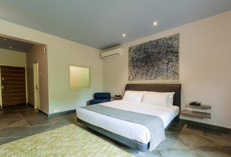 Deluxe Double Room | In-room safe, soundproofing, iron/ironing board (on request)