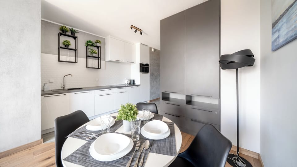 Studio Suite, Balcony | In-room dining