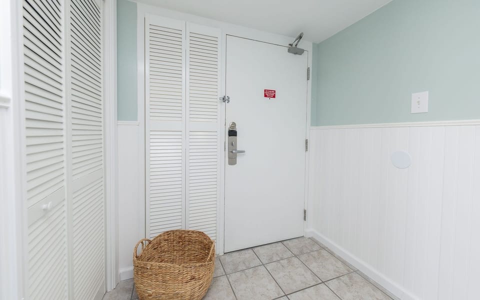 Condo, 3 Bedrooms | Interior