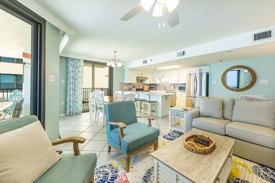 Condo, 3 Bedrooms | Living area