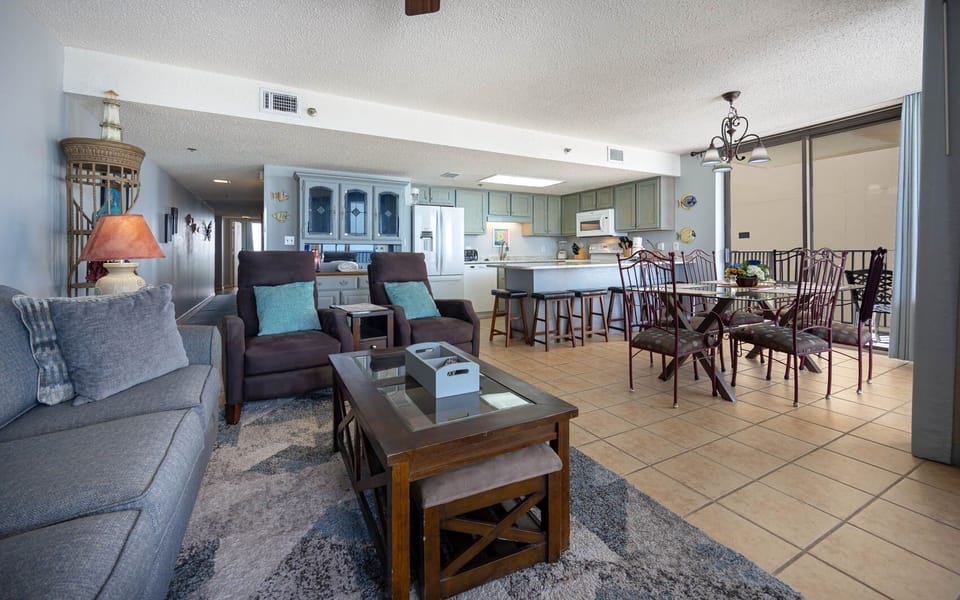 Condo, 3 Bedrooms | Living area