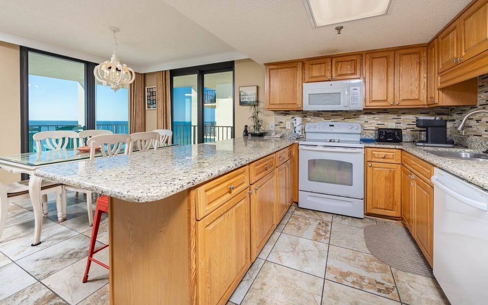 Condo, 3 Bedrooms | Private kitchen | Coffee/tea maker, fridge, oven