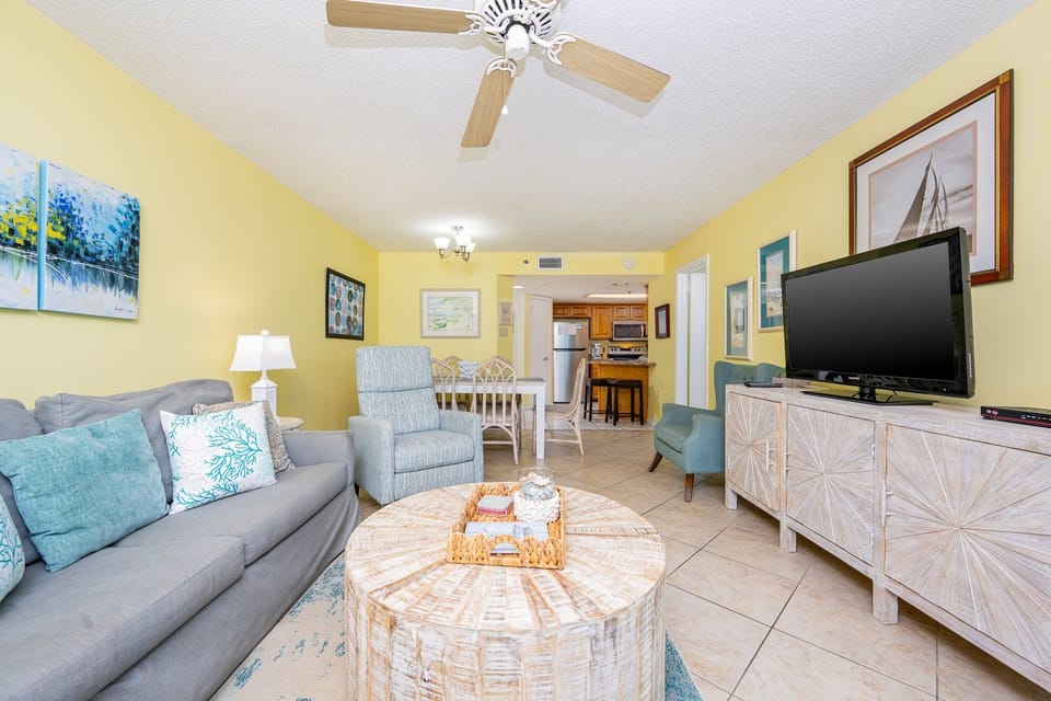 Condo, 2 Bedrooms | Living area