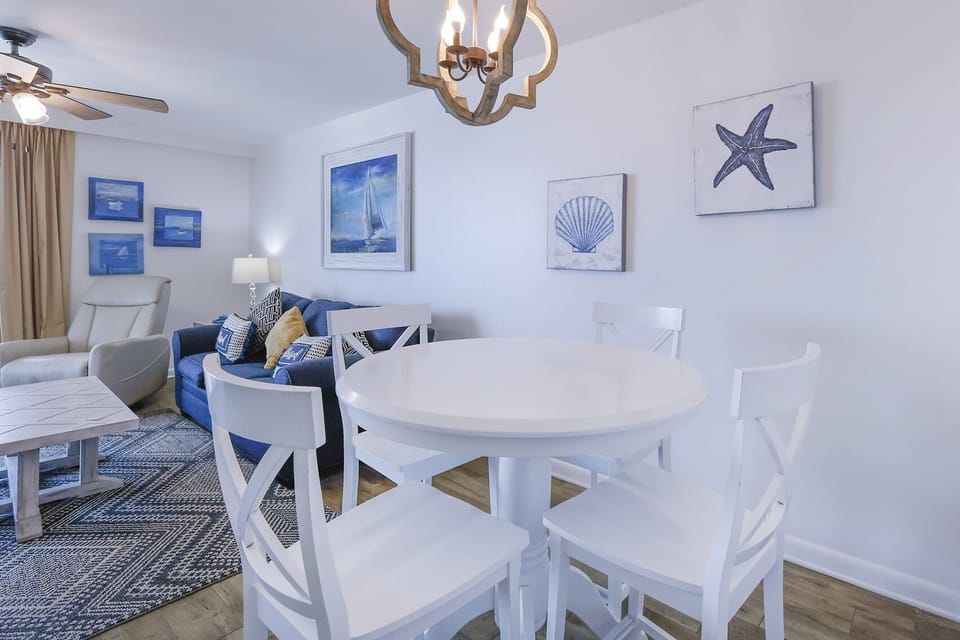 Condo, 2 Bedrooms | Dining