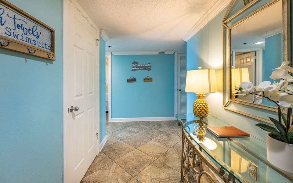 Condo, 3 Bedrooms | Interior