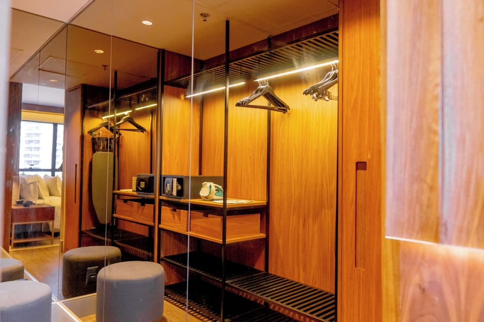 Suíte Royal King | Minibar, in-room safe, desk, laptop workspace